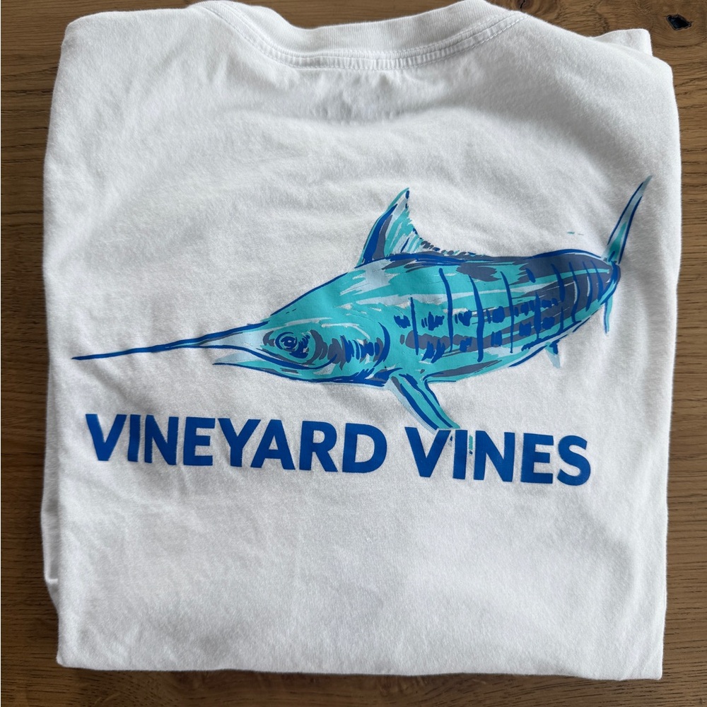 Vineyard Vines White and Blue Fish T-Shirt Boys long sleeve size Small (8-10)